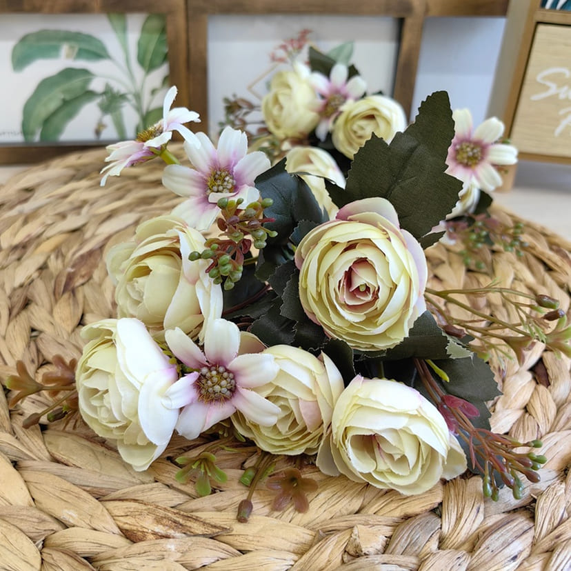 Искусственные цветы в Белгороде | Цветы искусственные «Камелии с мелкоцветом», сиренево-молочные, букет